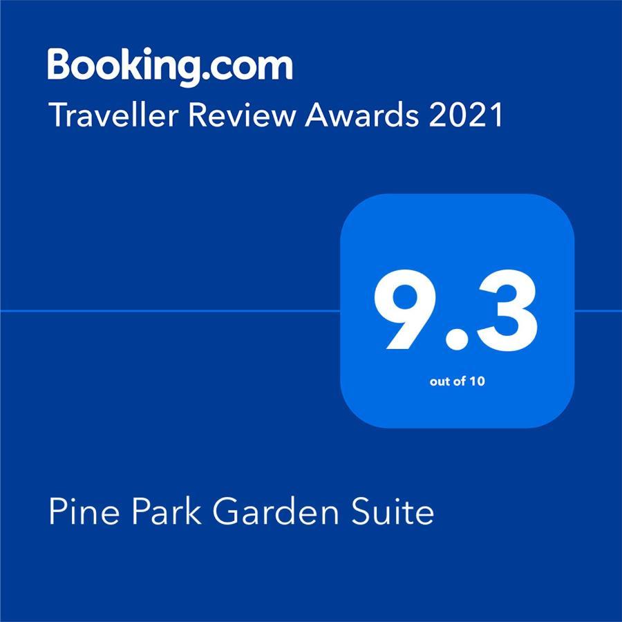 Pine Park Garden Cottages Йоханнесбург Экстерьер фото